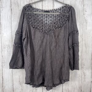 M. Frederic Top Women M/L Gray Crochet Crinkle 3/4 Sleeve Lightweight Boho
